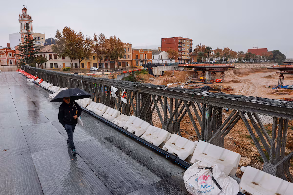 Valencia: Universidades y 35 colegios suspenden clases por fuerte temporal