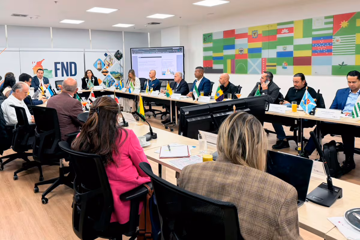 Alcaldes y gobernadores se oponen a impuestos de Petro en Colombia