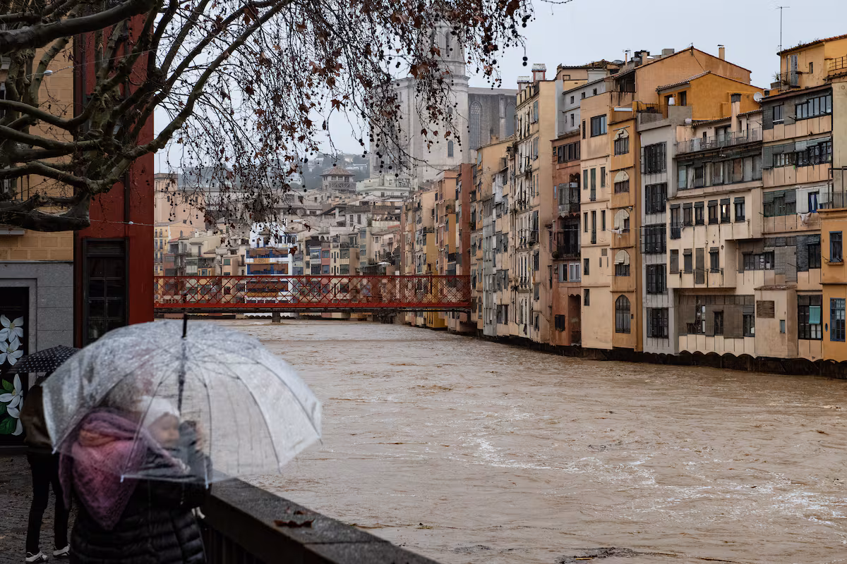 Cataluña vive un temporal extremo: desaparecido y alerta roja por lluvias
