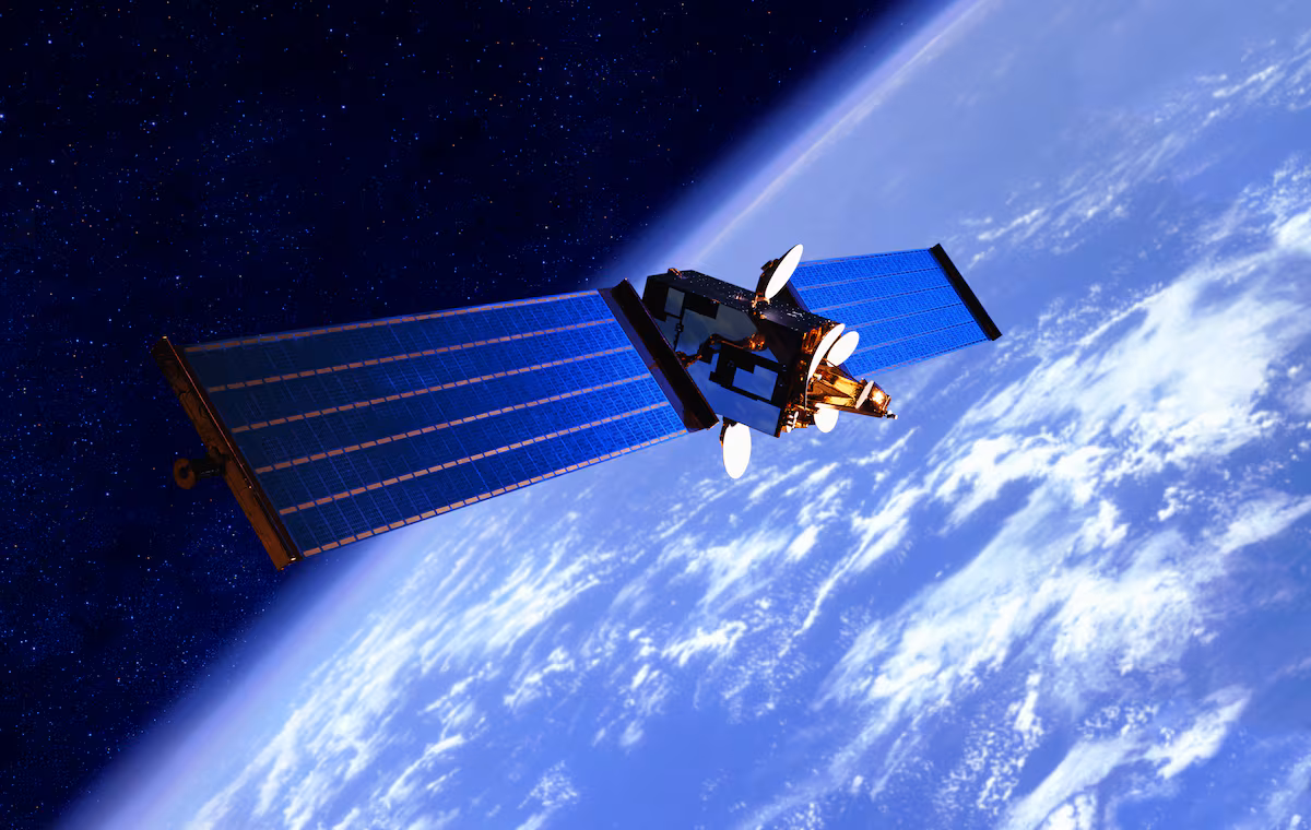 Chile inaugura su primer centro espacial para ensamblaje de satélites