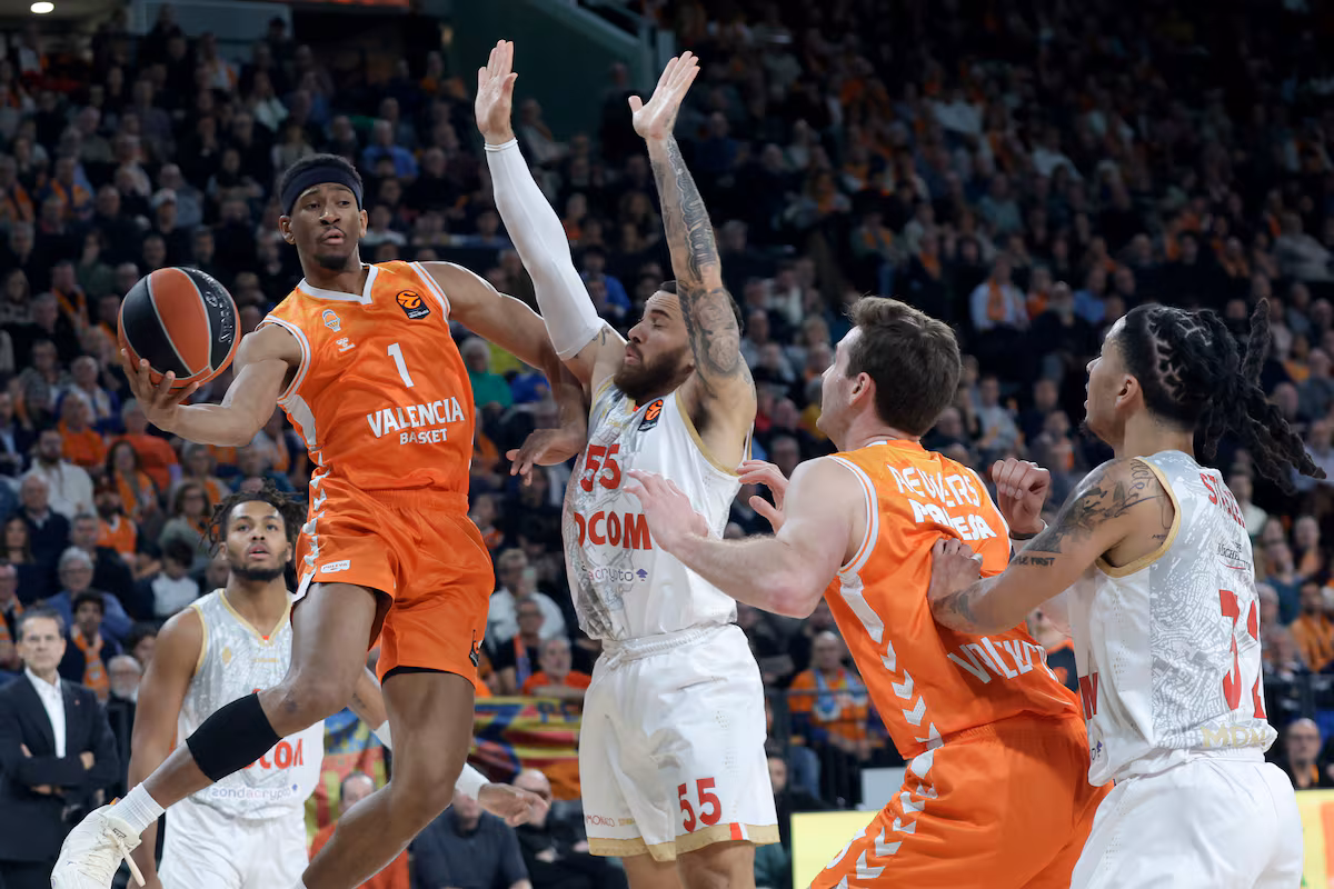 Mónaco desata su poder y detiene al Valencia en el Roig Arena