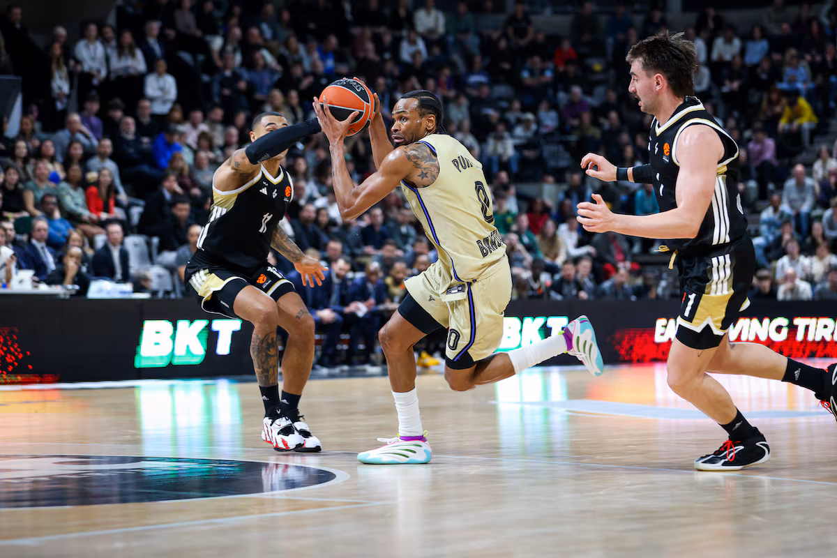 Punter brilla y lleva al Barcelona a la victoria sobre el Asvel