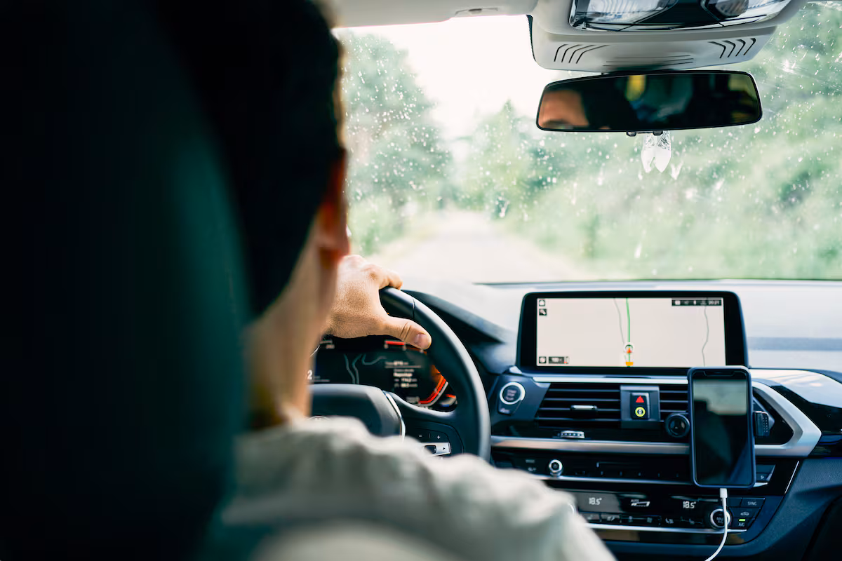 Descubre cómo tu coche inteligente recopila y utiliza datos esenciales