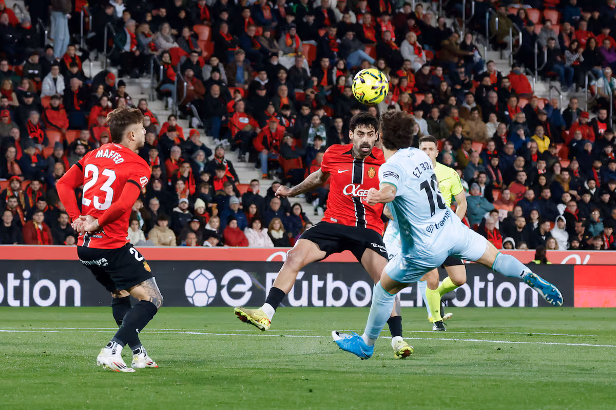 El Betis apunta a la Champions y hunde al Mallorca en descenso