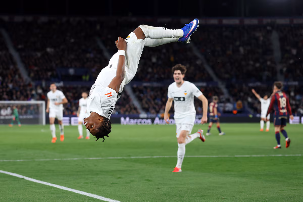 El Valencia logra un respiro con triunfo en el derbi contra el Levante