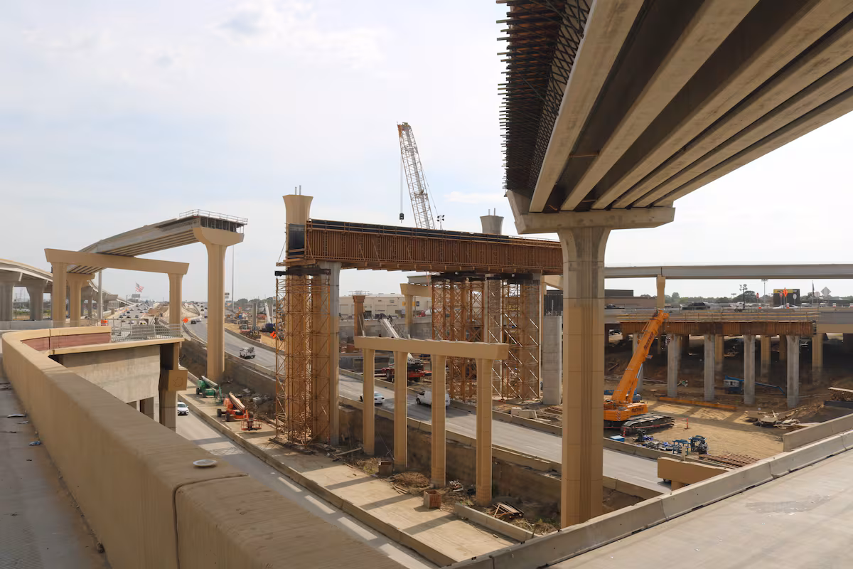Ferrovial incrementa ingresos un 8,6% y logra 888 millones en beneficios 2025