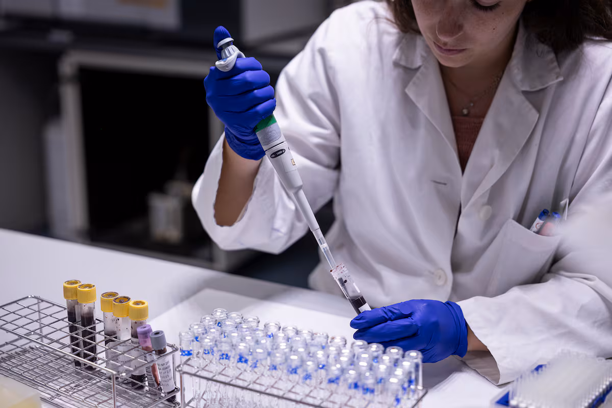 Investigadoras enfrentan desconfianza en publicaciones científicas, según estudio
