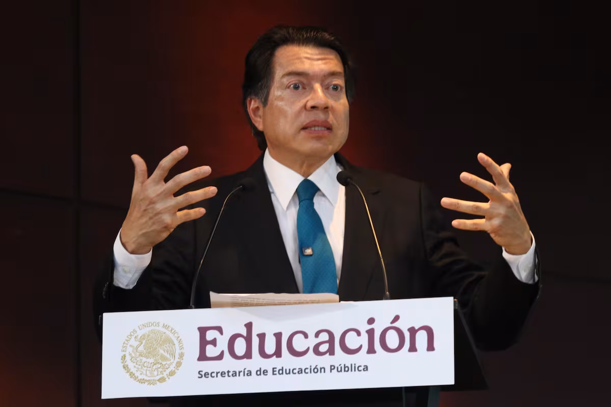 Marx Arriaga desafía a Mario Delgado en la gestión de la crisis