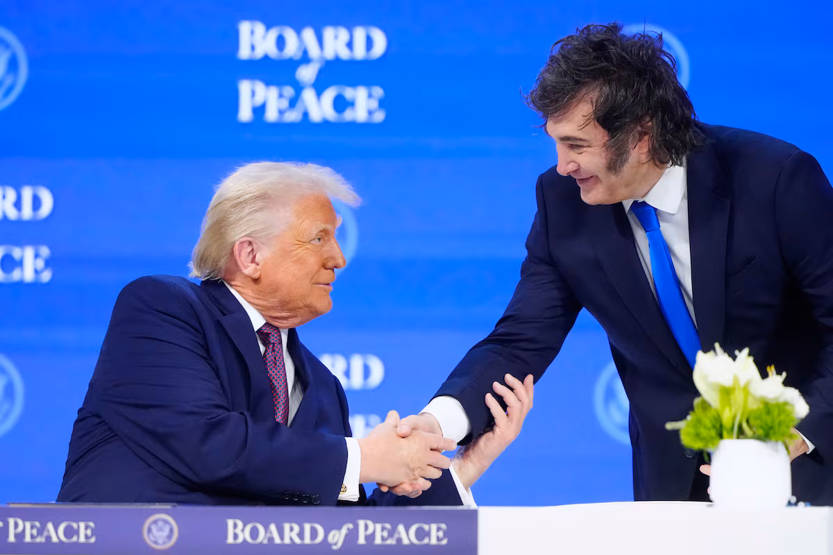 Milei viaja a EE. UU. para unirse a la Junta de la Paz de Trump