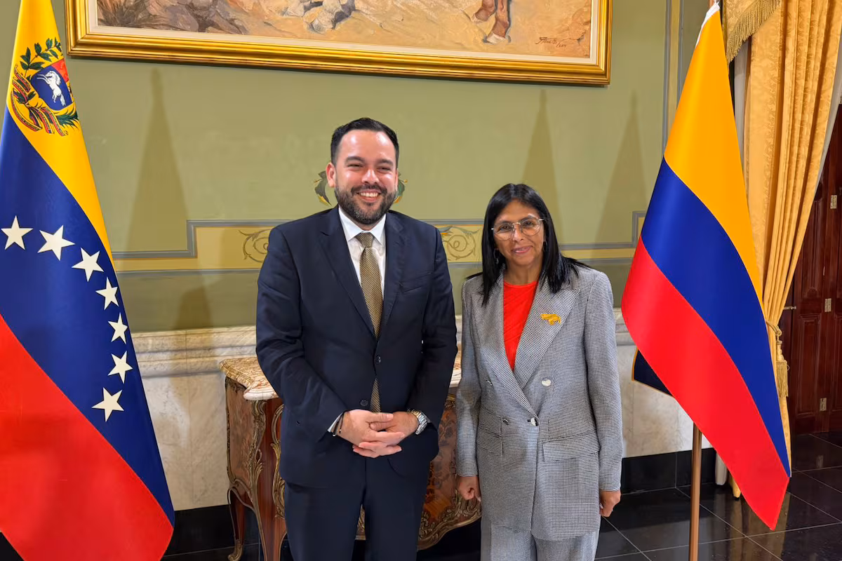 Ministro de Minas de Colombia y Delcy Rodríguez impulsan integración energética con Venezuela