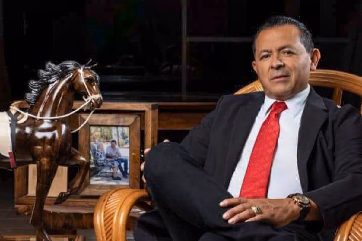 Pedro Segura, exgobernador, genera controversia al solicitar narcocorrido en Guerrero