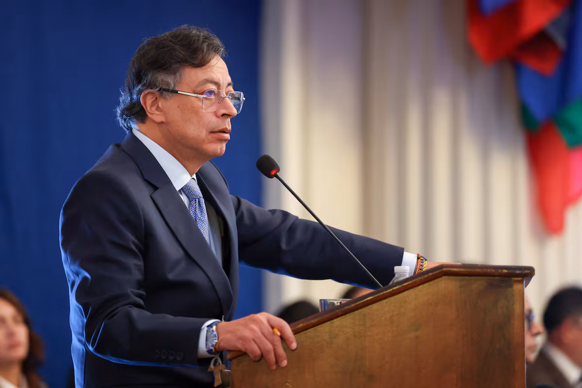 Protestas en Colombia: La izquierda cuestiona suspensión del salario mínimo de Petro