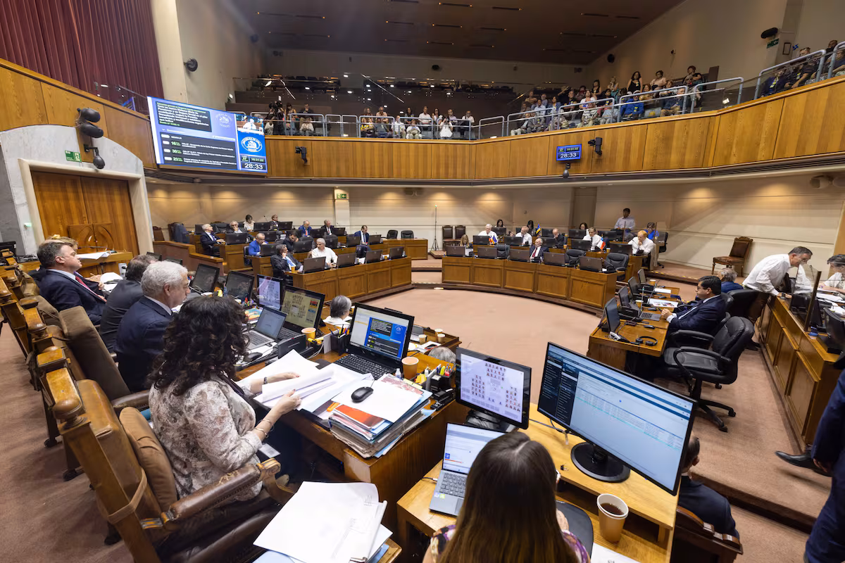 Congreso en Ruinas: Un Día de Furia Revela la Crisis Política