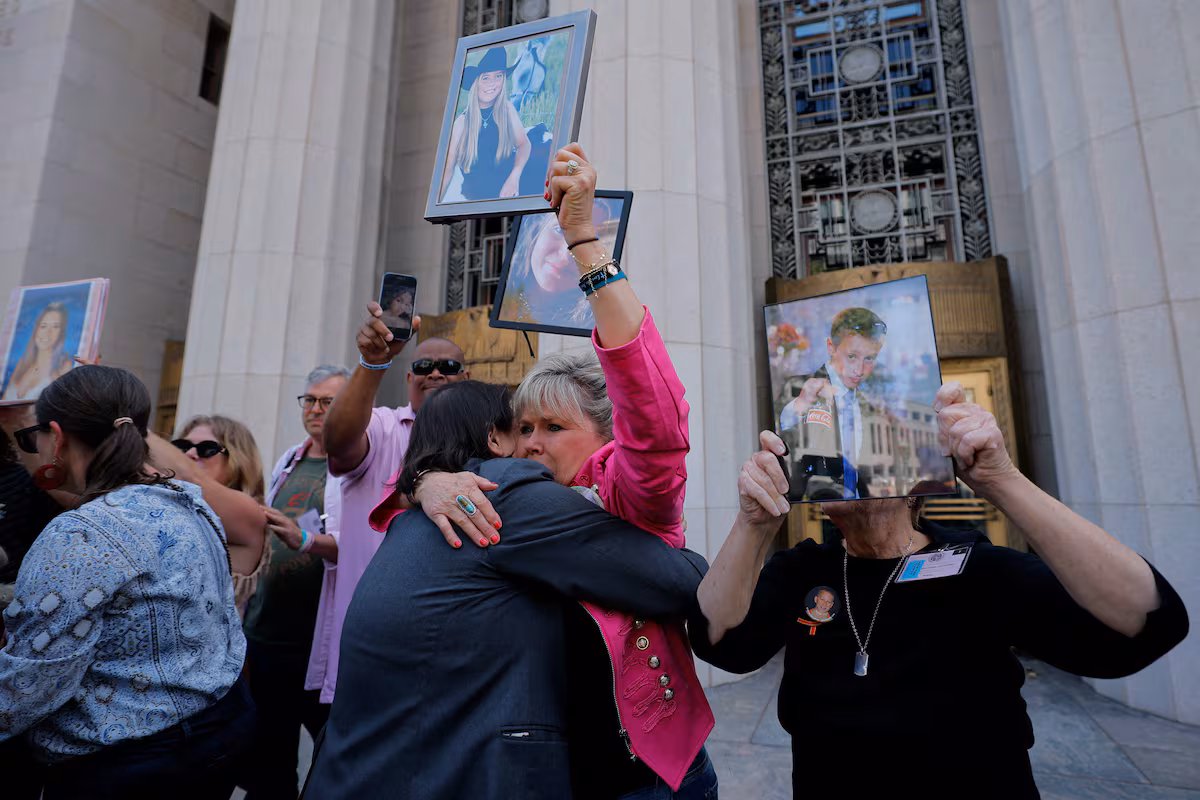 Meta y YouTube, declaradas negligentes en juicio sobre adicción de menores