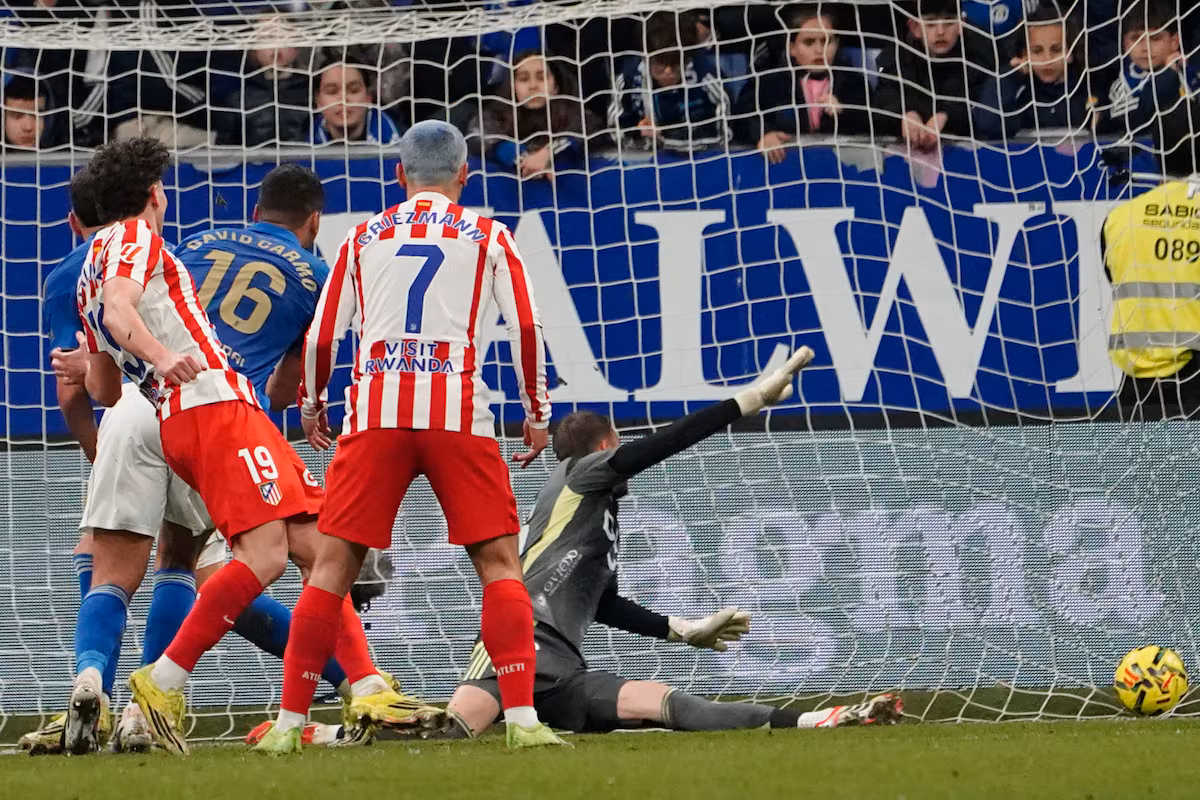 Oblak brilla en el Atlético y Julián garantiza los tres puntos