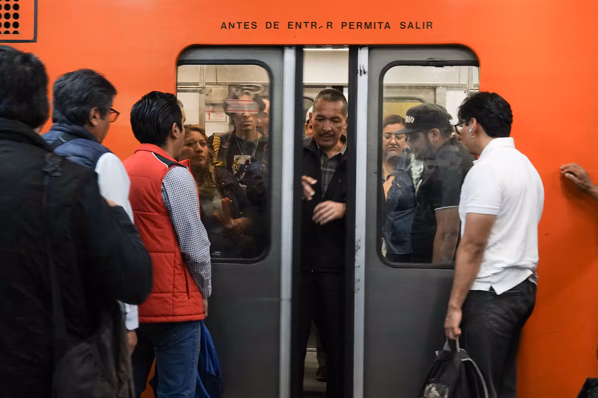Acuerdo entre sindicato y autoridades del metro de CDMX tras caos escolar
