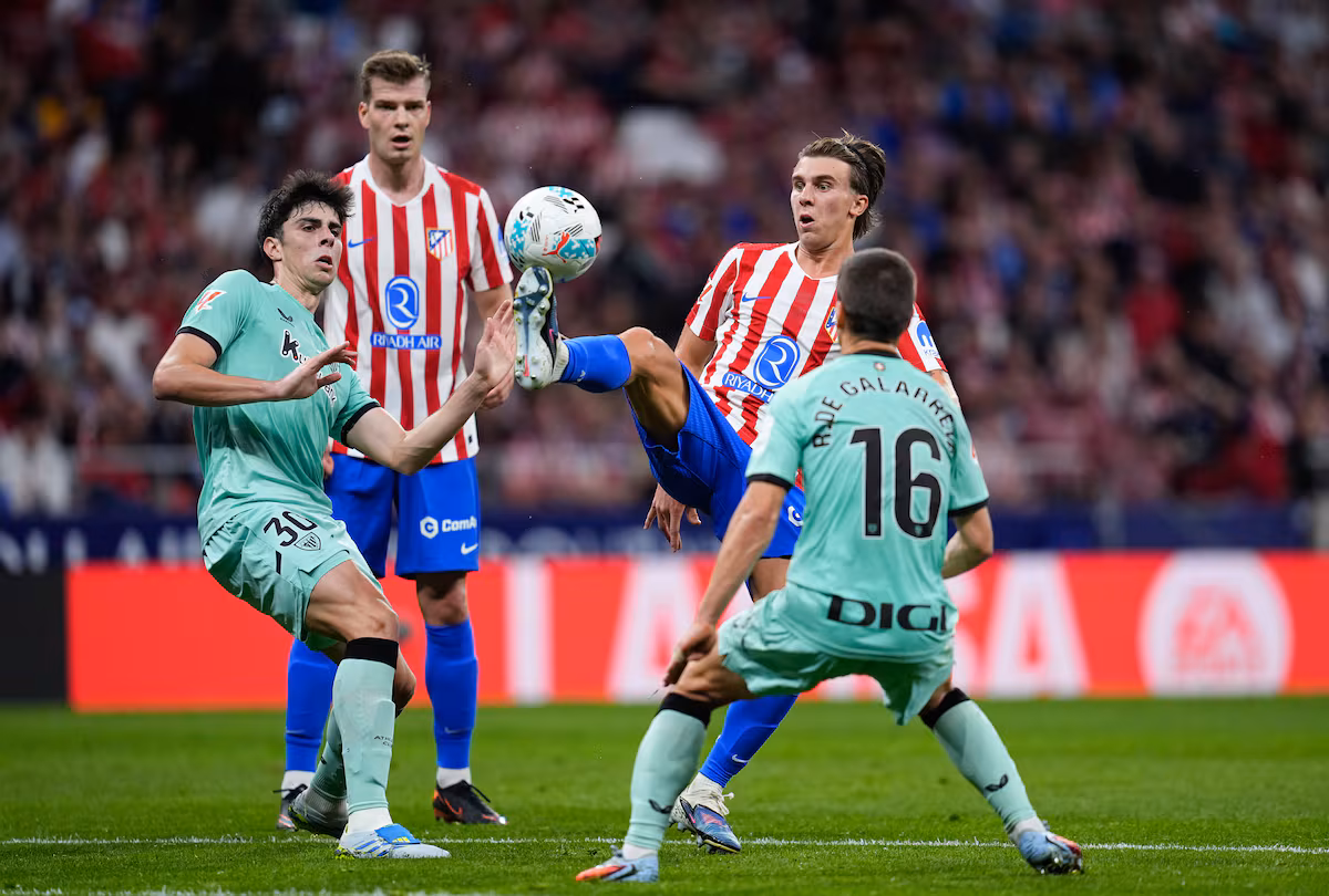 Atlético supera al Athletic, pero pierde a Barrios en el camino