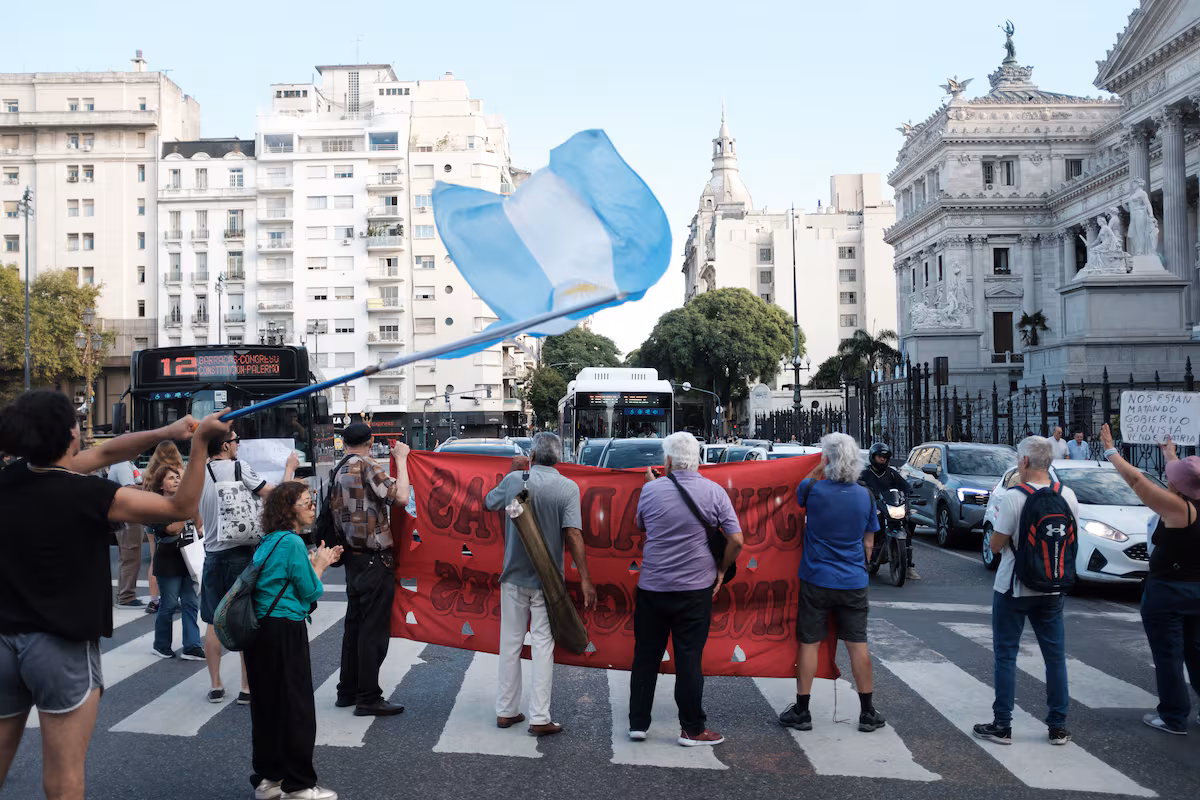 Crisis del PAMI: Huelga de médicos agrava la situación en Argentina