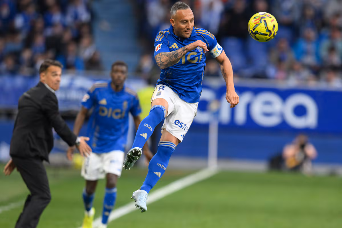 El Oviedo triunfa ante un Sevilla apático en debut de Luis García Plaza