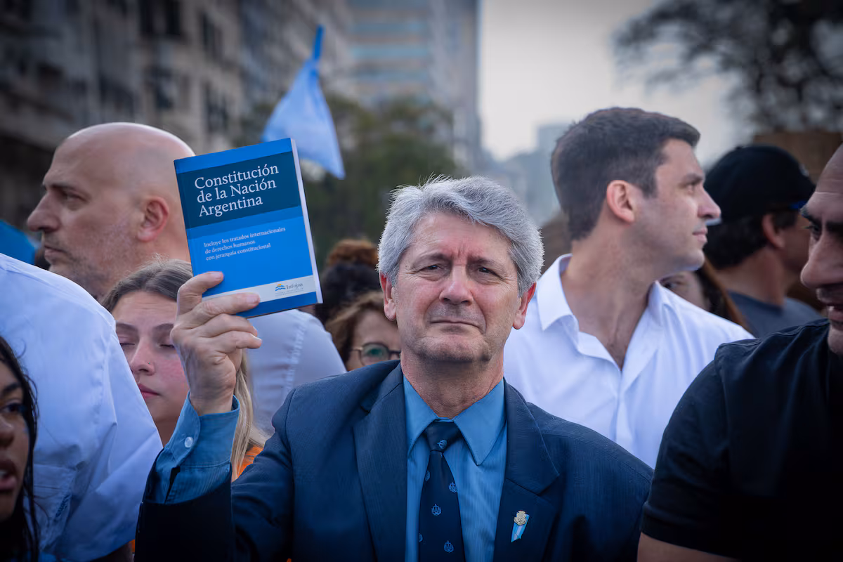 El éxodo de profesores: Salarios en caída y crisis en universidades argentinas