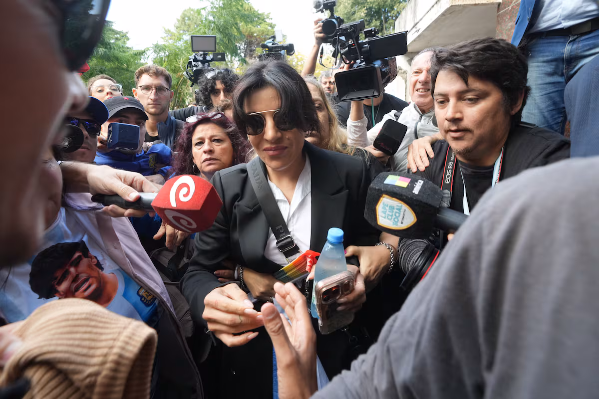 Hija de Maradona denuncia manipulación médica en juicio por su muerte