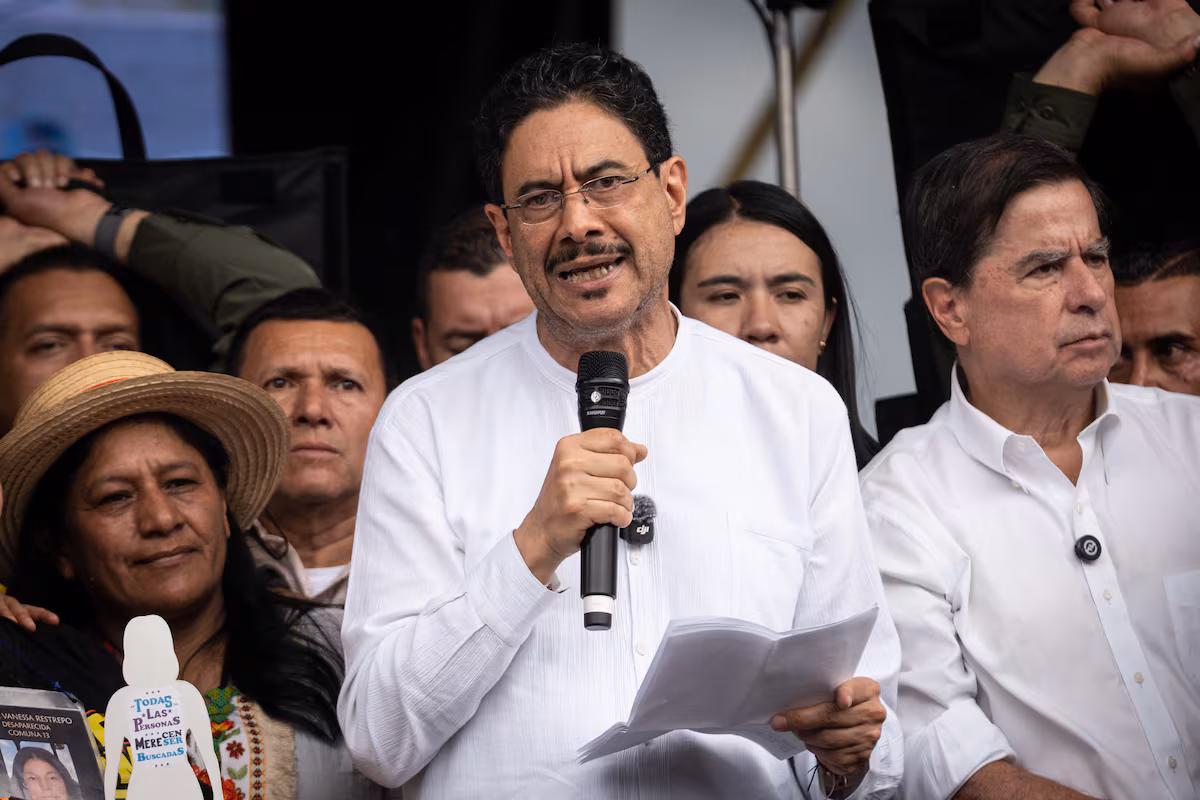 Iván Cepeda busca apoyo en el centro político de cara a 2026