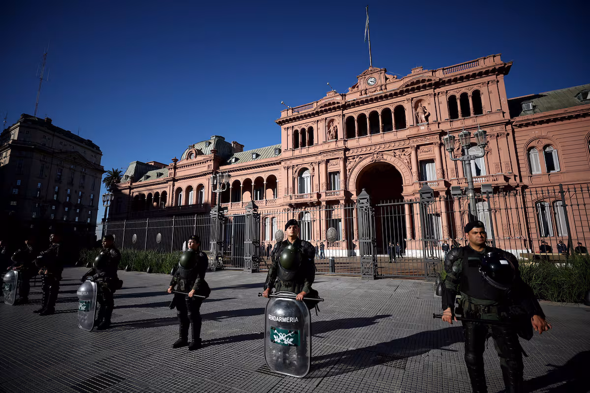 Milei excluye a la prensa de la Casa Rosada en medio de escándalos