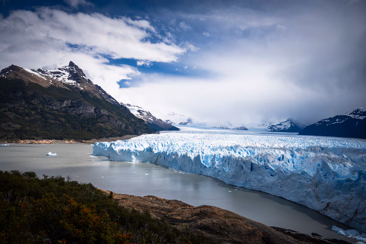 Milei impulsa reforma de la Ley de Glaciares para potenciar minería en Andes