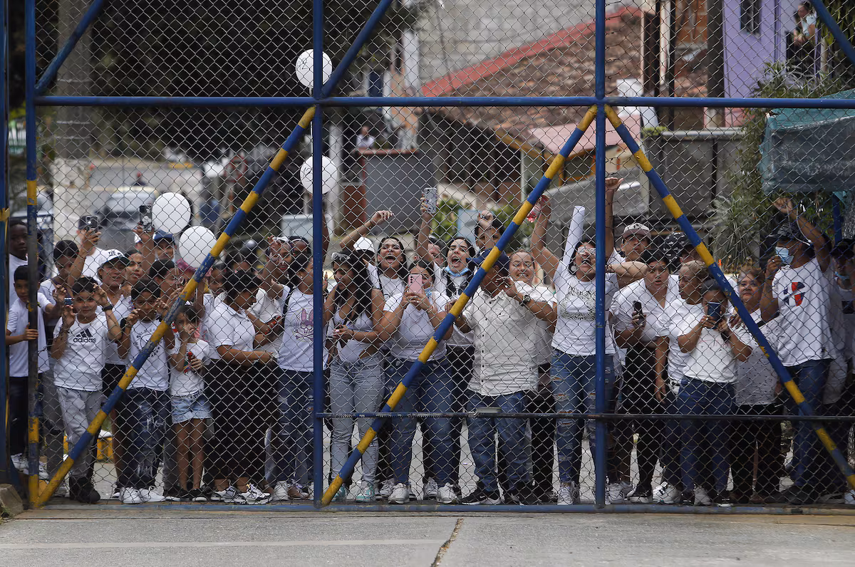 Parranda vallenata en cárcel de Itagüí interrumpe mesa de paz del Gobierno Petro