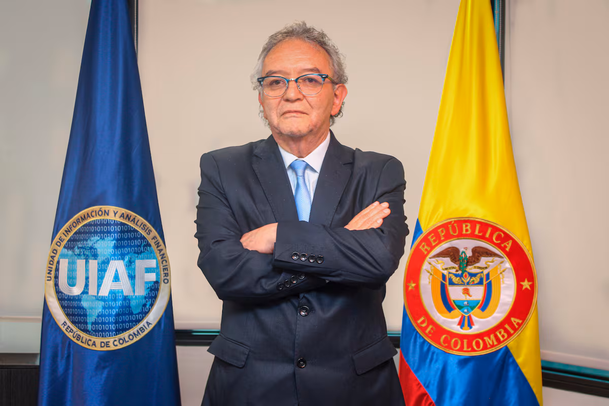 Petro destituye a su jefe de inteligencia financiera por pérdida de confianza