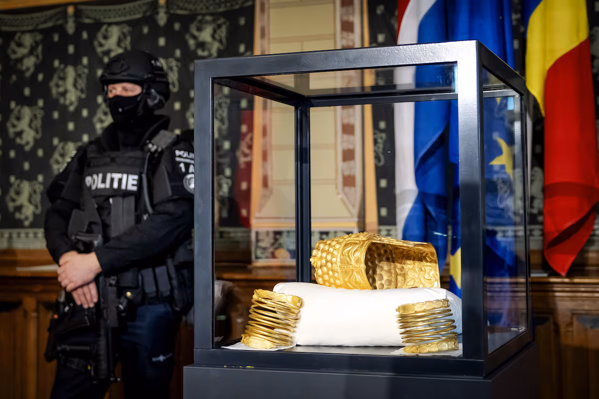 Recuperan el yelmo de oro robado en atraco explosivo en Países Bajos