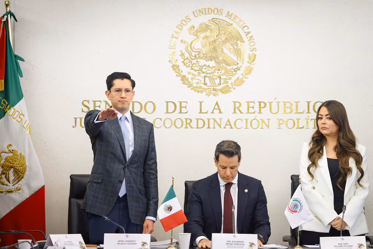 Roberto Velasco, nuevo canciller, se compromete con familias de desaparecidos