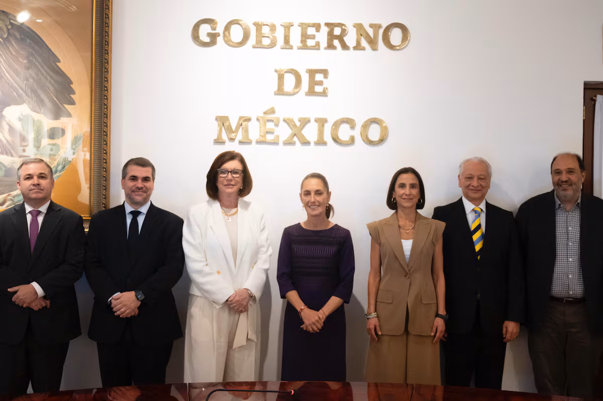 Sheinbaum se encuentra con presidenta de Petrobras para colaborar con Pemex