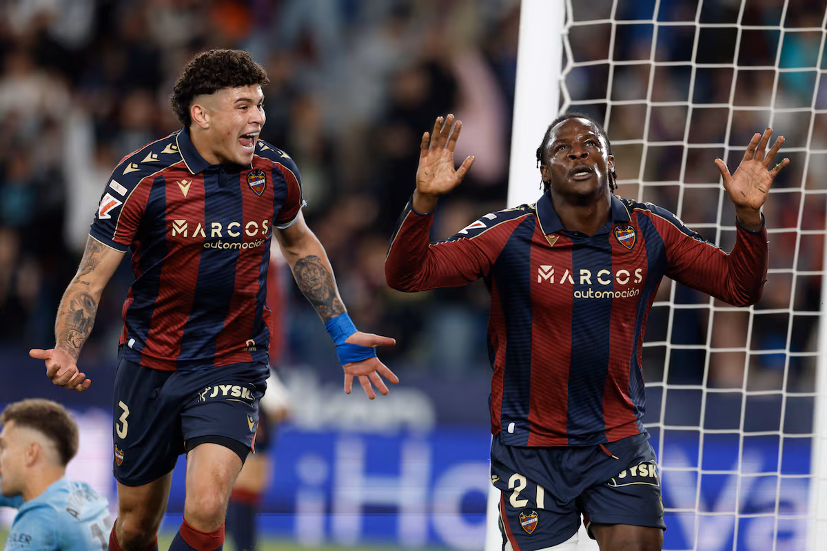 El Levante vence al 0-2 y mantiene viva la esperanza de permanencia