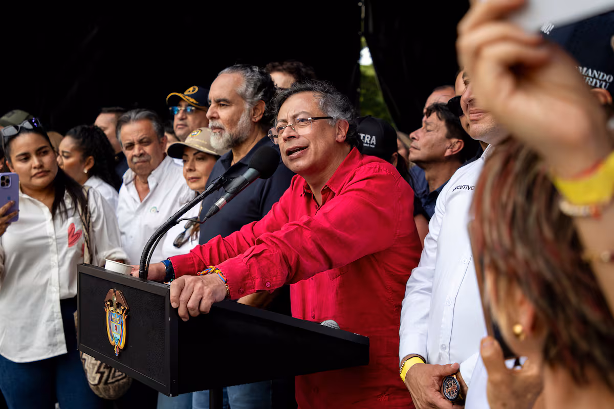 Gustavo Petro se despide de la Presidencia, pero mantiene su influencia