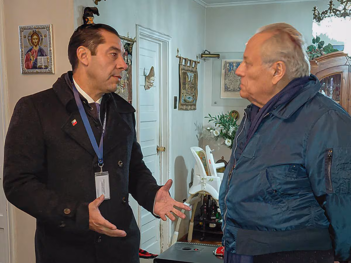 Iván Aróstica, expresidente del Tribunal Constitucional, defiende su hogar a tiros