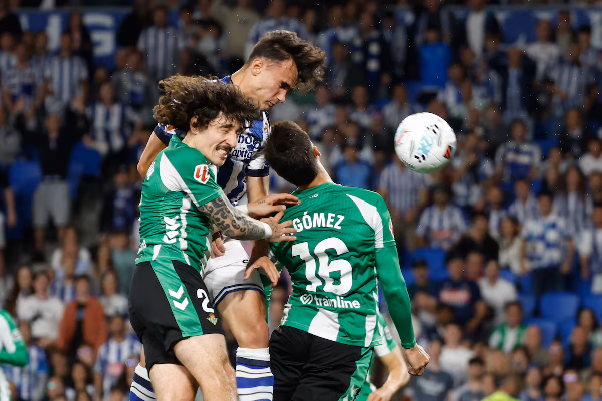 La Real Sociedad empata 2-2 con el Betis en Anoeta tras un gran comeback