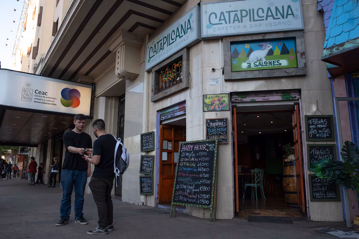 La economía chilena sigue en declive por tercer mes consecutivo