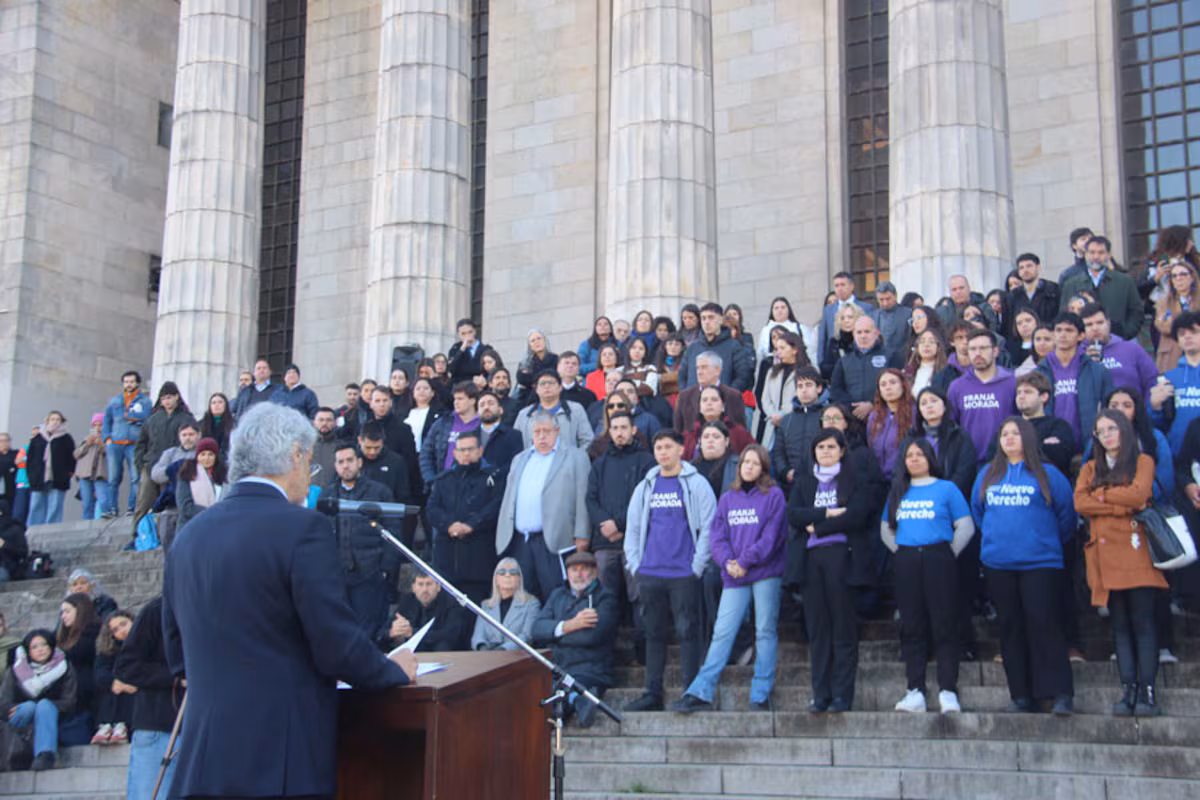 Marcha en defensa de la educación: Profesores y estudiantes rechazan políticas de Milei