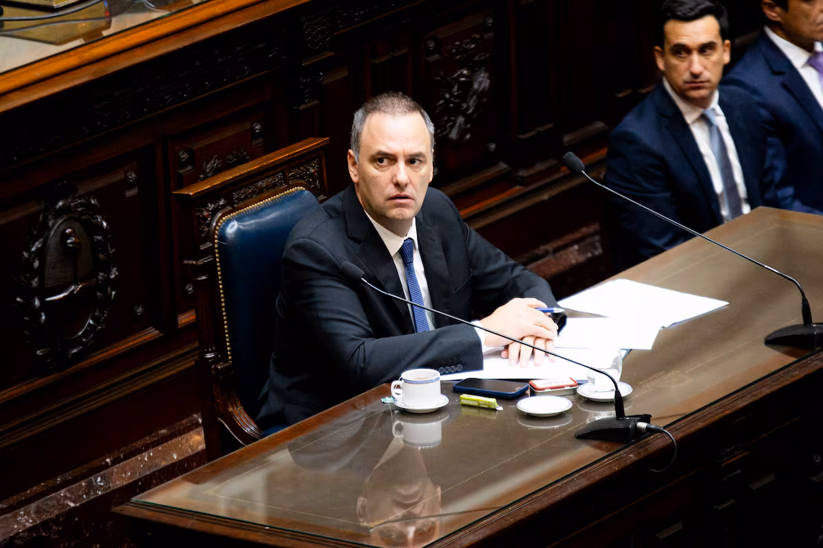Milei impide interpelación a su jefe de Gabinete en el Congreso