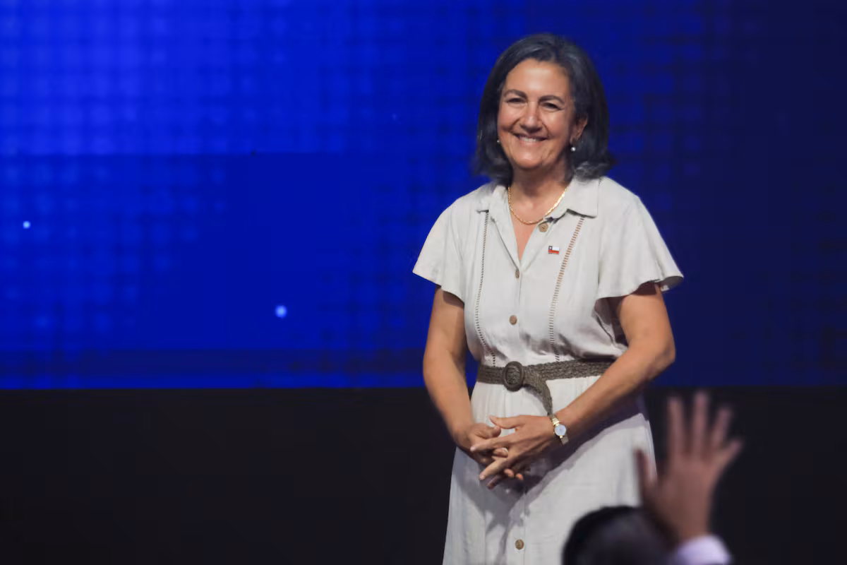 Ministra Chomali critica propuesta de reportar migrantes en escuelas y hospitales