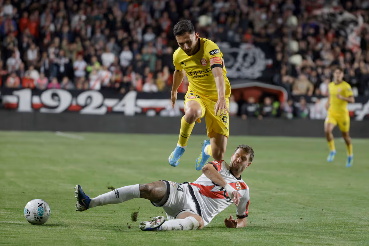 Stuani salva un punto vital para el Girona contra el Rayo