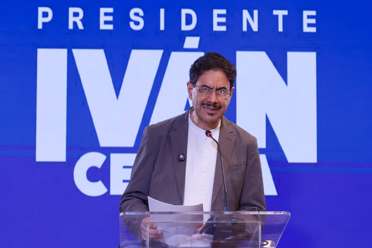Iván Cepeda lleva a Abelardo De la Espriella ante la Corte Penal Internacional por vínculos paramilitares