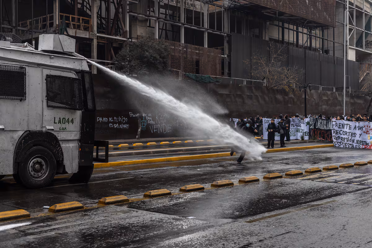 Kast se enfrenta a su primera marcha masiva por la educación en Chile