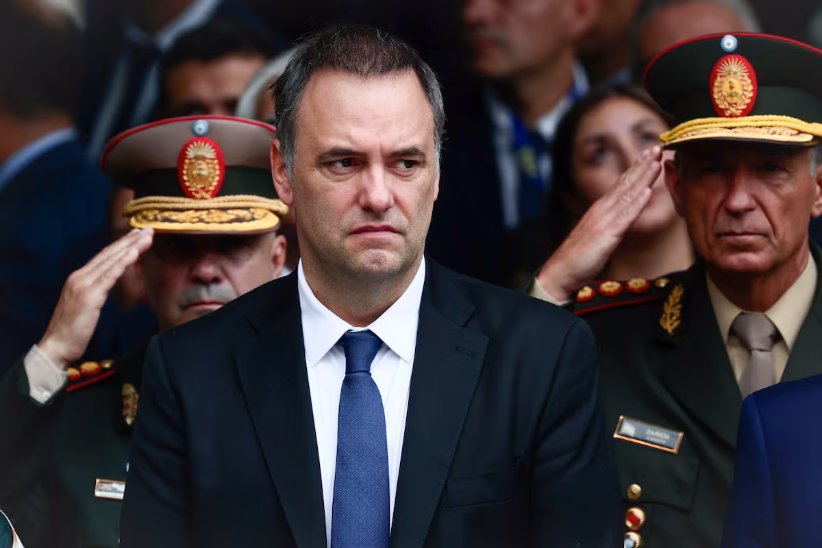 Manuel Adorni renuncia como jefe de Gabinete de Milei por escándalo de corrupción