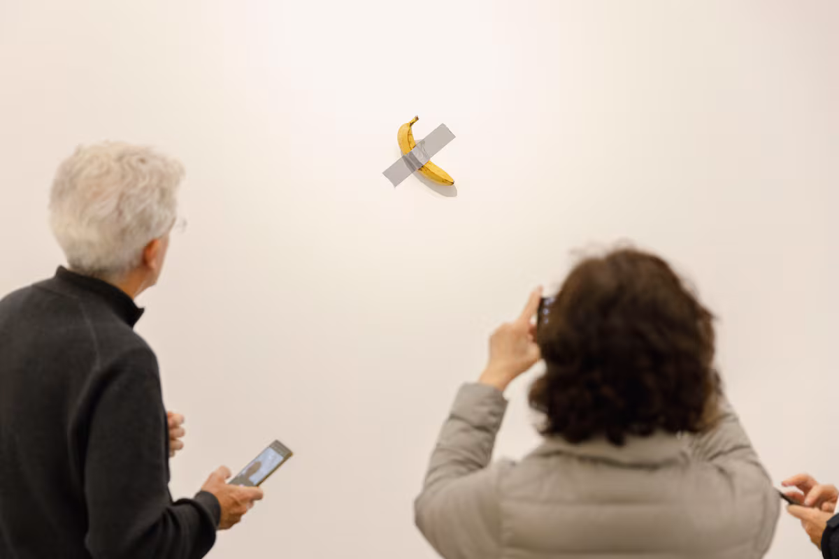 Robo impactante: La icónica banana de Maurizio Cattelan desaparece en Pompidou-Metz