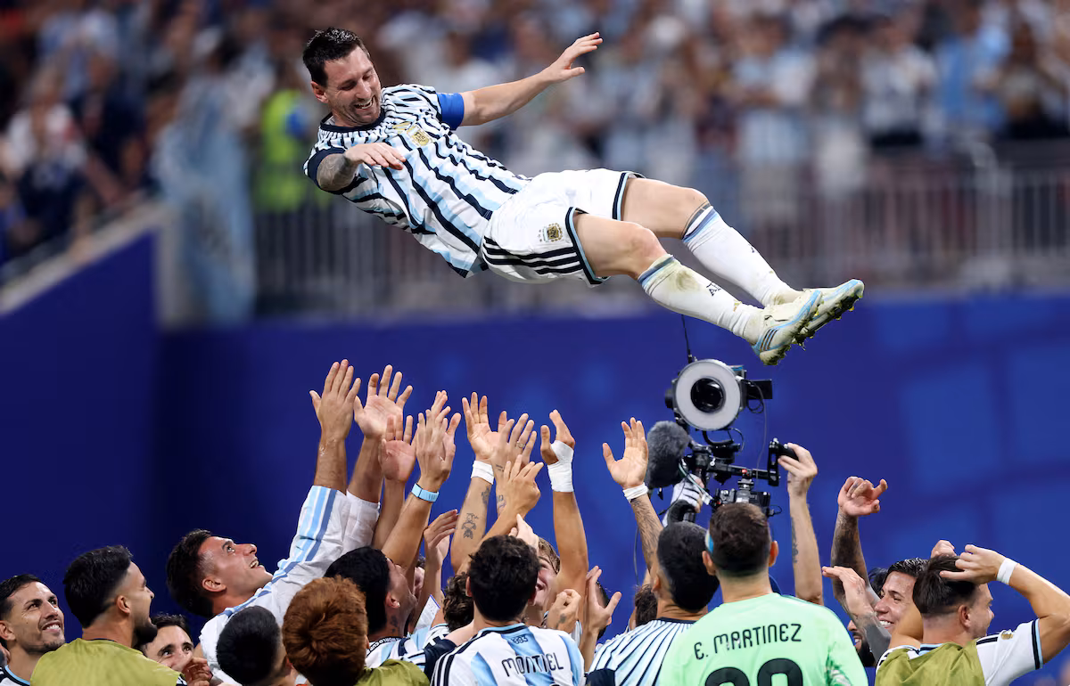 Argentina sorprende a Egipto con tres goles en 15 minutos