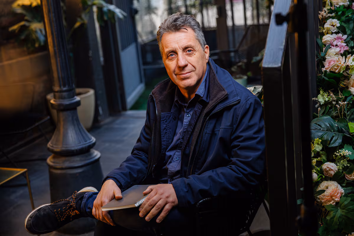 Exjuez y exjefe de inteligencia en Chile, condenados por espiar a Mauricio Weibel