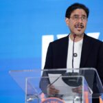 Iván Cepeda critica la militarización urbana y alerta sobre posible gobierno paramilitar.