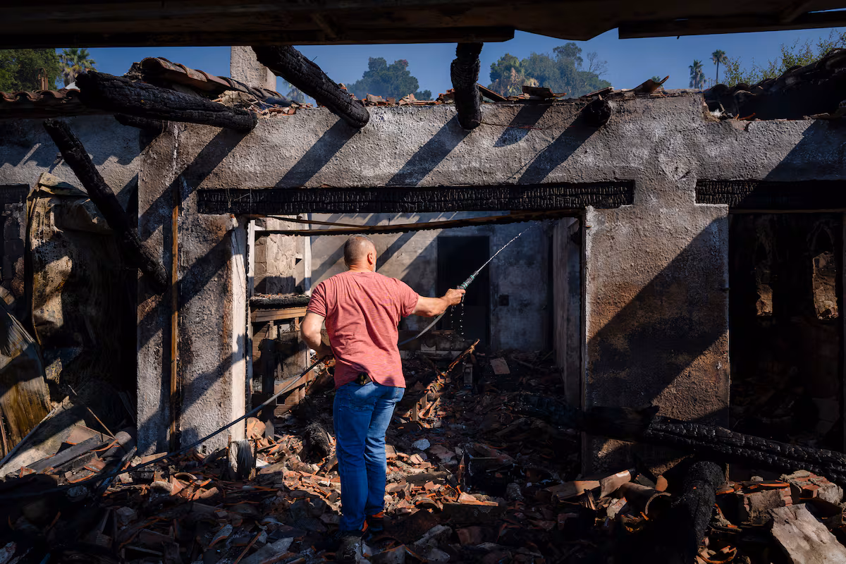 Los bomberos controlan incendio en la Costa Brava que devastó 2.200 hectáreas